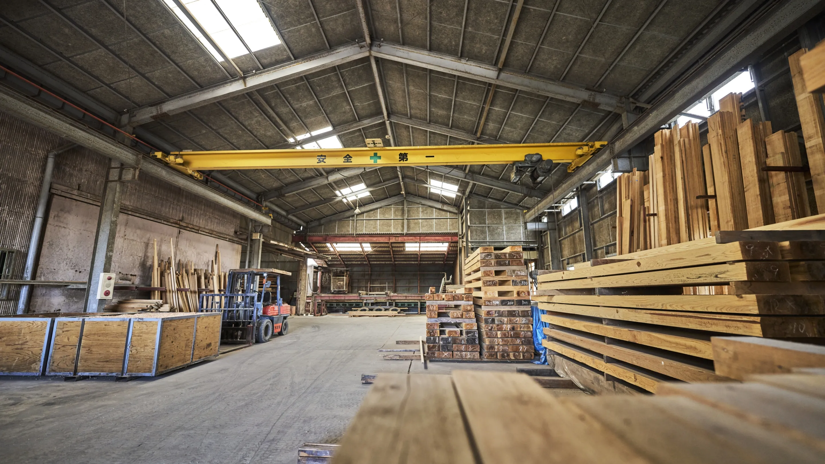 三重県津市の丸栄木材。地域工務店・建設業者の用途に合った木材を製材。